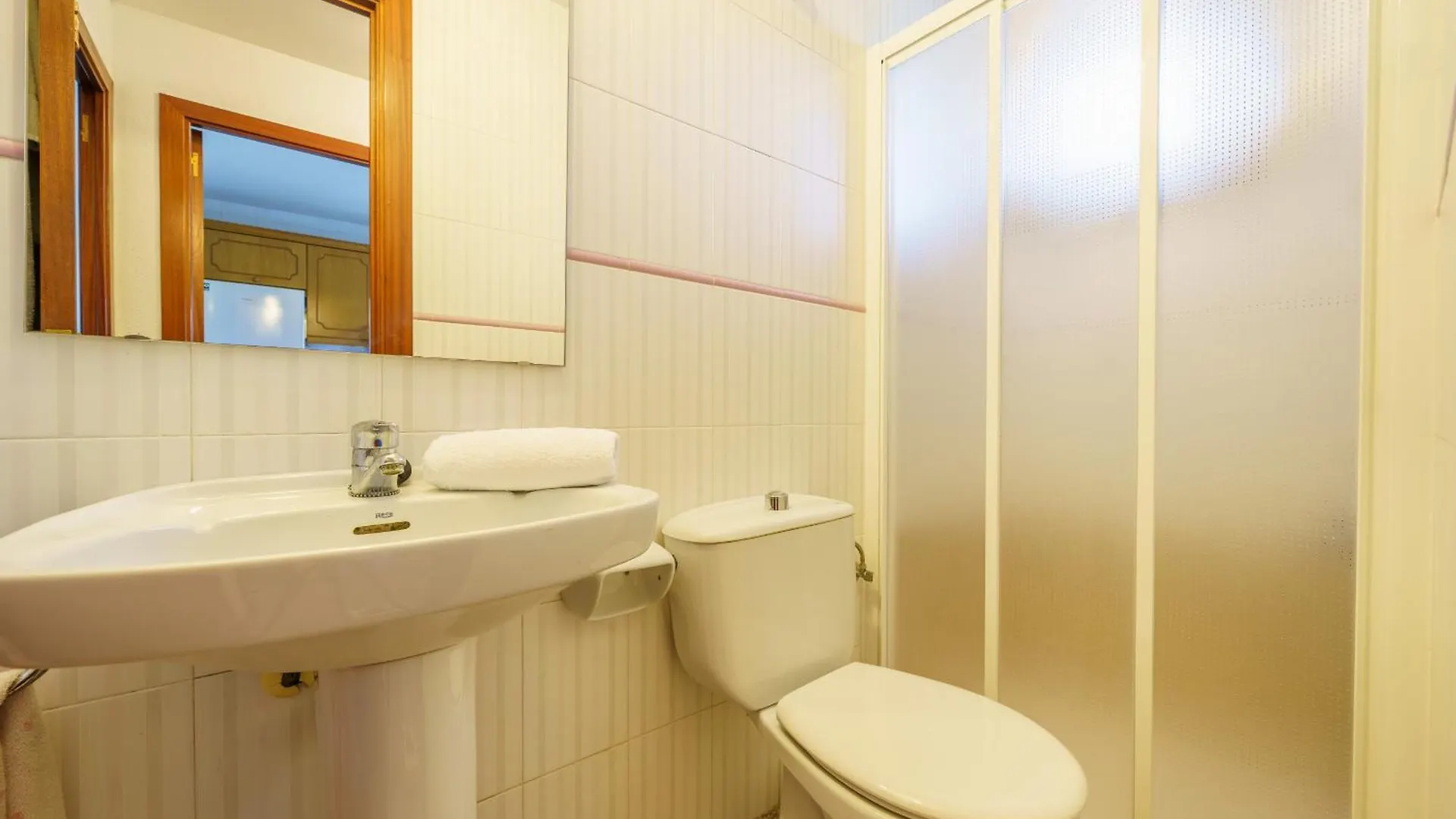 Homeholidaysrentals Anglada - Costa Barcelona Santa Susanna 0*,  España
